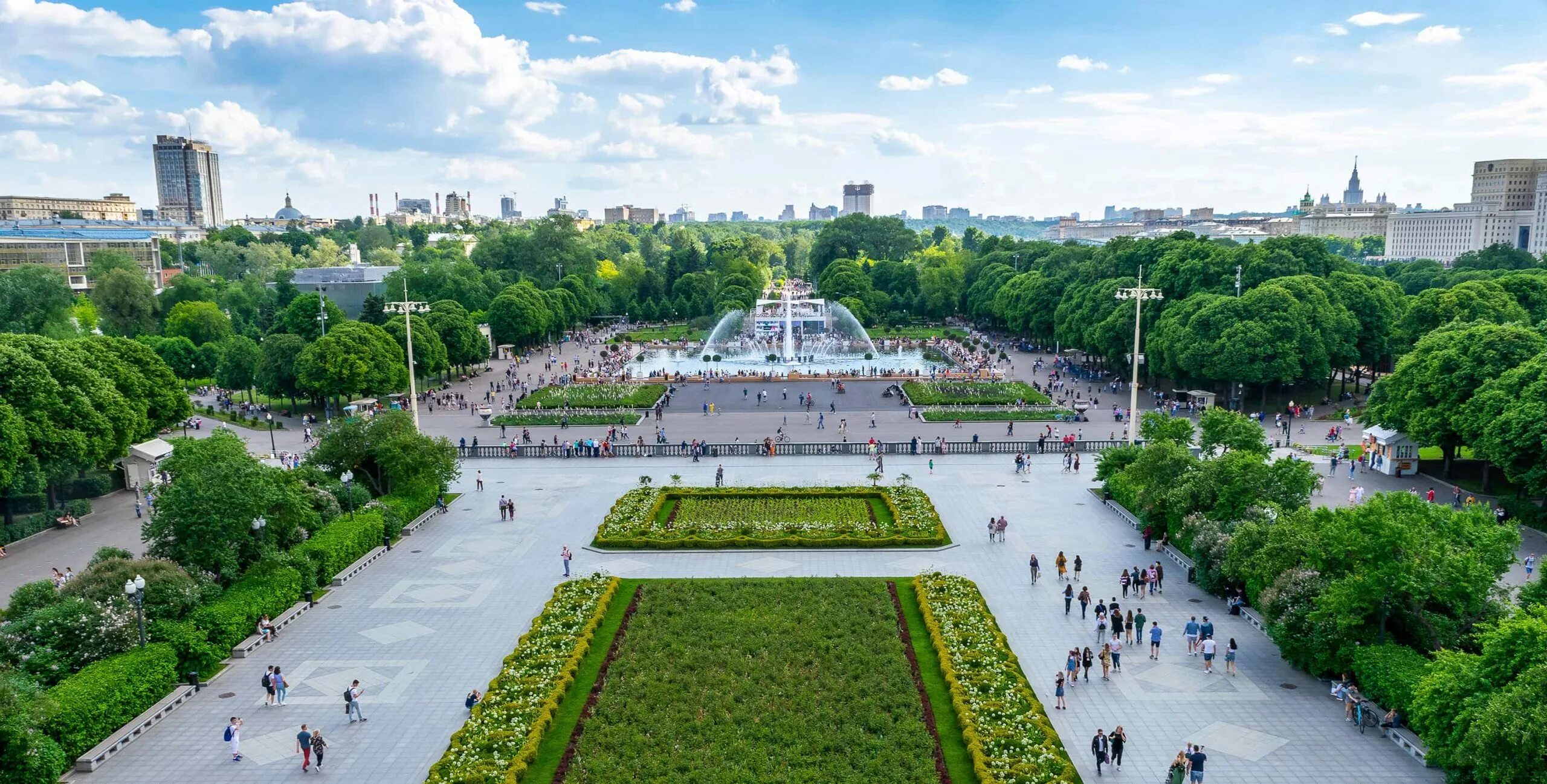 Парк горького нижний тагил. Парк Горького Москва. Парк культуры Горького Москва. Центральный парк культуры и отдыха имени Максима Горького Москва. Парк Горького Москва партер.