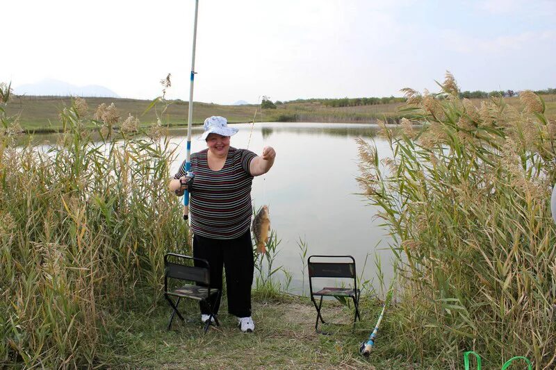 Рыбалка в селе. Рыбалка в с Казинка. Рыбалка в Крыму на Озерах платная. Платная рыбалка посейдон