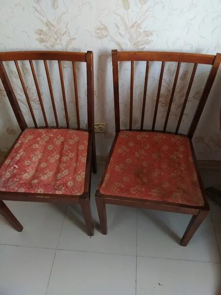 Отдам старые стулья. Даром стульчик. Старинная мебель даром. Отдам даром стулья.