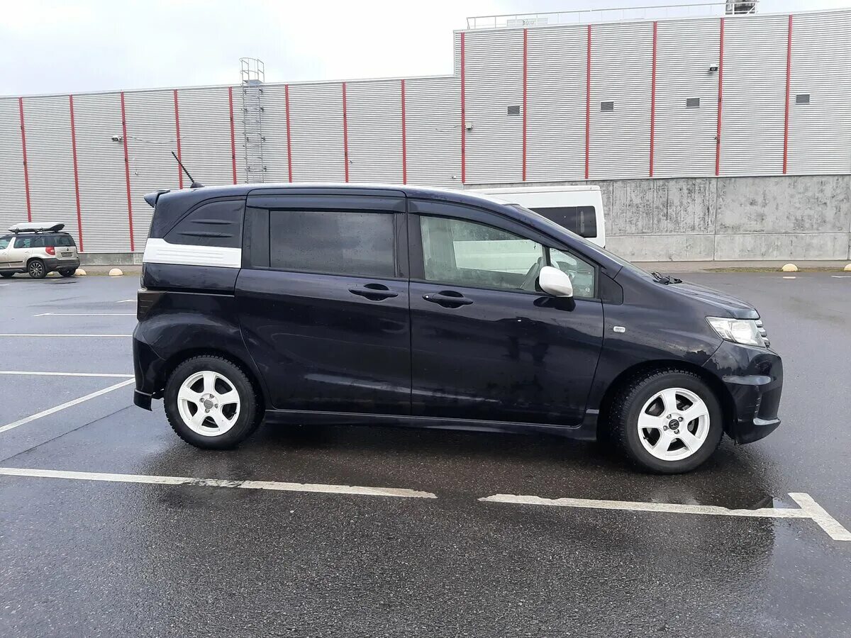 Honda freed Spike 2010. Honda freed Spike r17. Хонда Фрид Спайк 2008. Honda freed Spike r16.