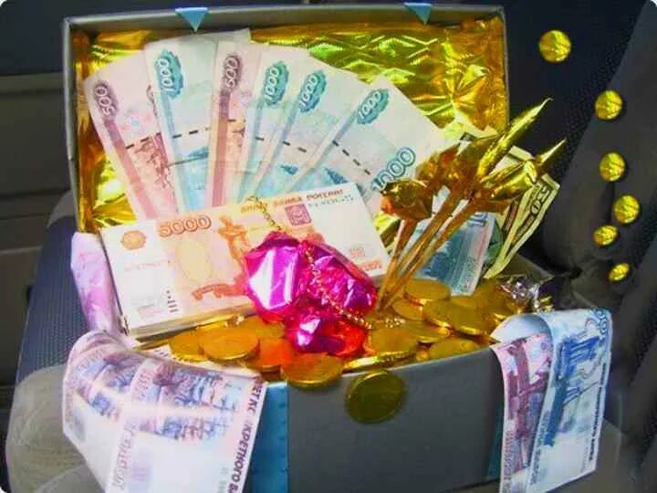 Подарки для детей. Коробка со сладостями на новый год. Оригинальный денежный подарок. Деньги в подарок. Дарите деньги на день рождения.