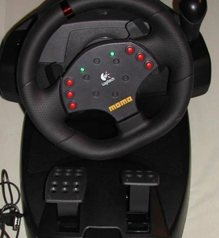 Руль момо рейсинг. Руль Логитек МОМО рейсинг. Игровой руль Logitech Momo Racing 270. Logitech Momo Racing 240. Руль Logitech Momo 270 градусов.