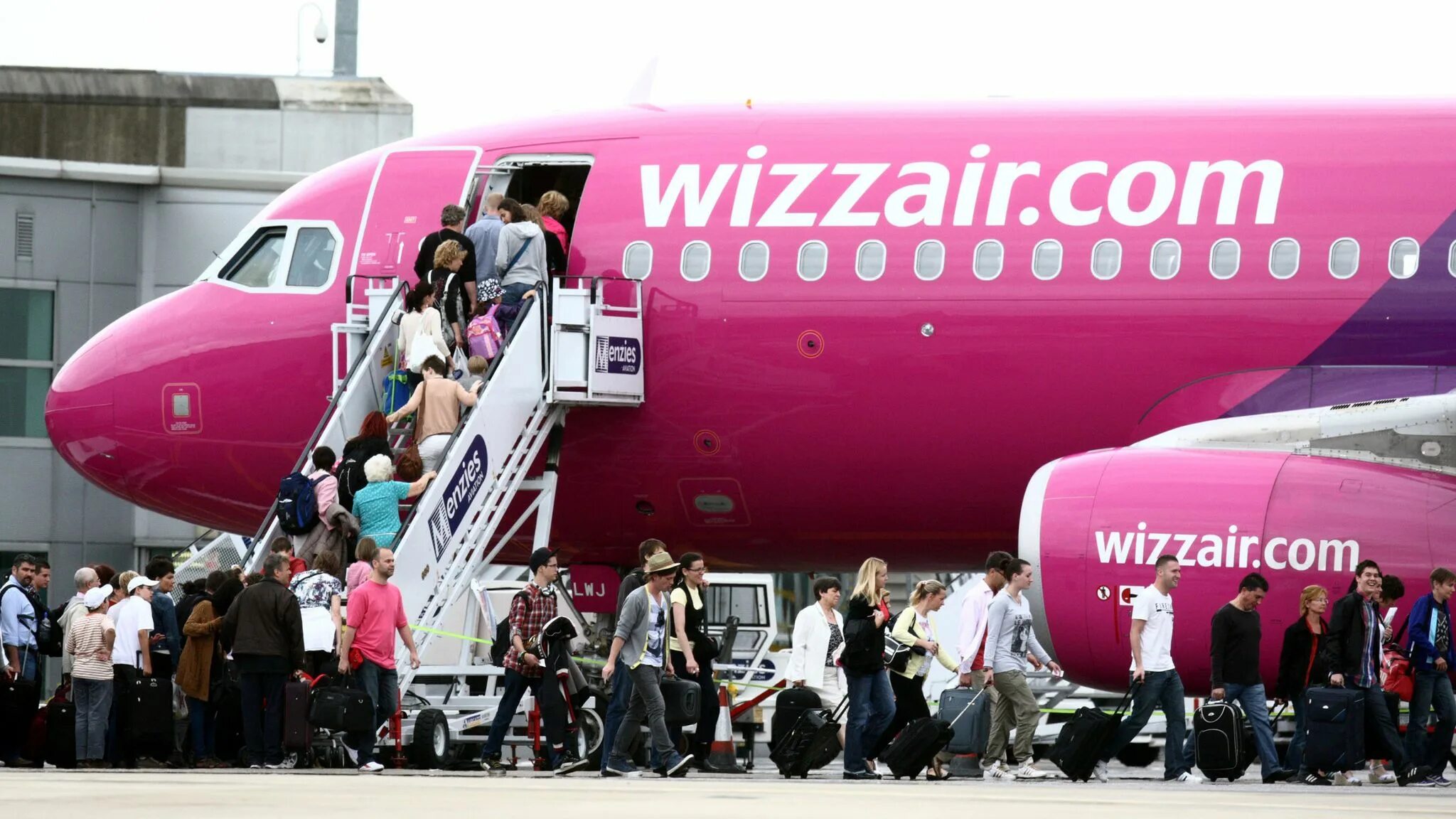 Лоукостер Wizz Air. Wizz Air Baggage. Авиакомпания Wizz Air полет. Wizz Air самолеты компании.