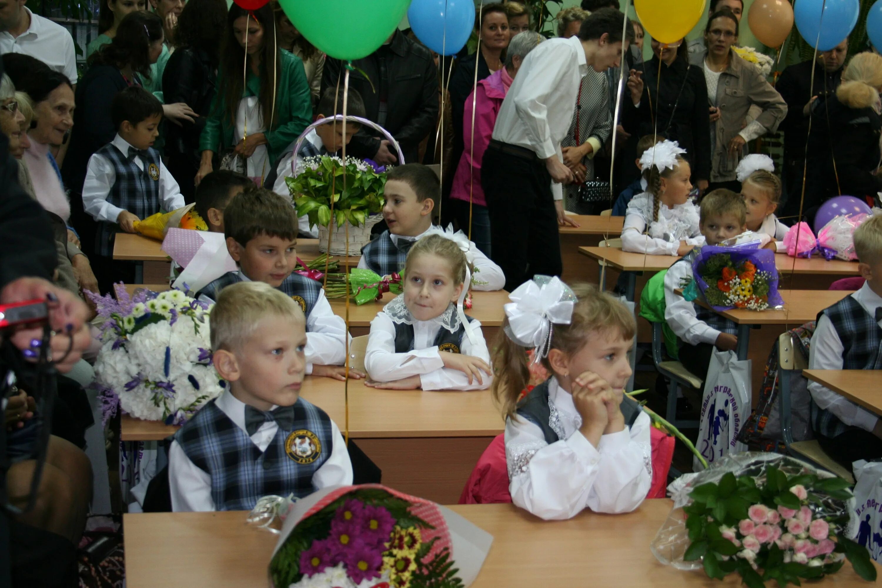 Линейка первого класса. Первый класс линейка. Линейка в первом классе. Линейка для начальной школы. Линейка для первого класса.