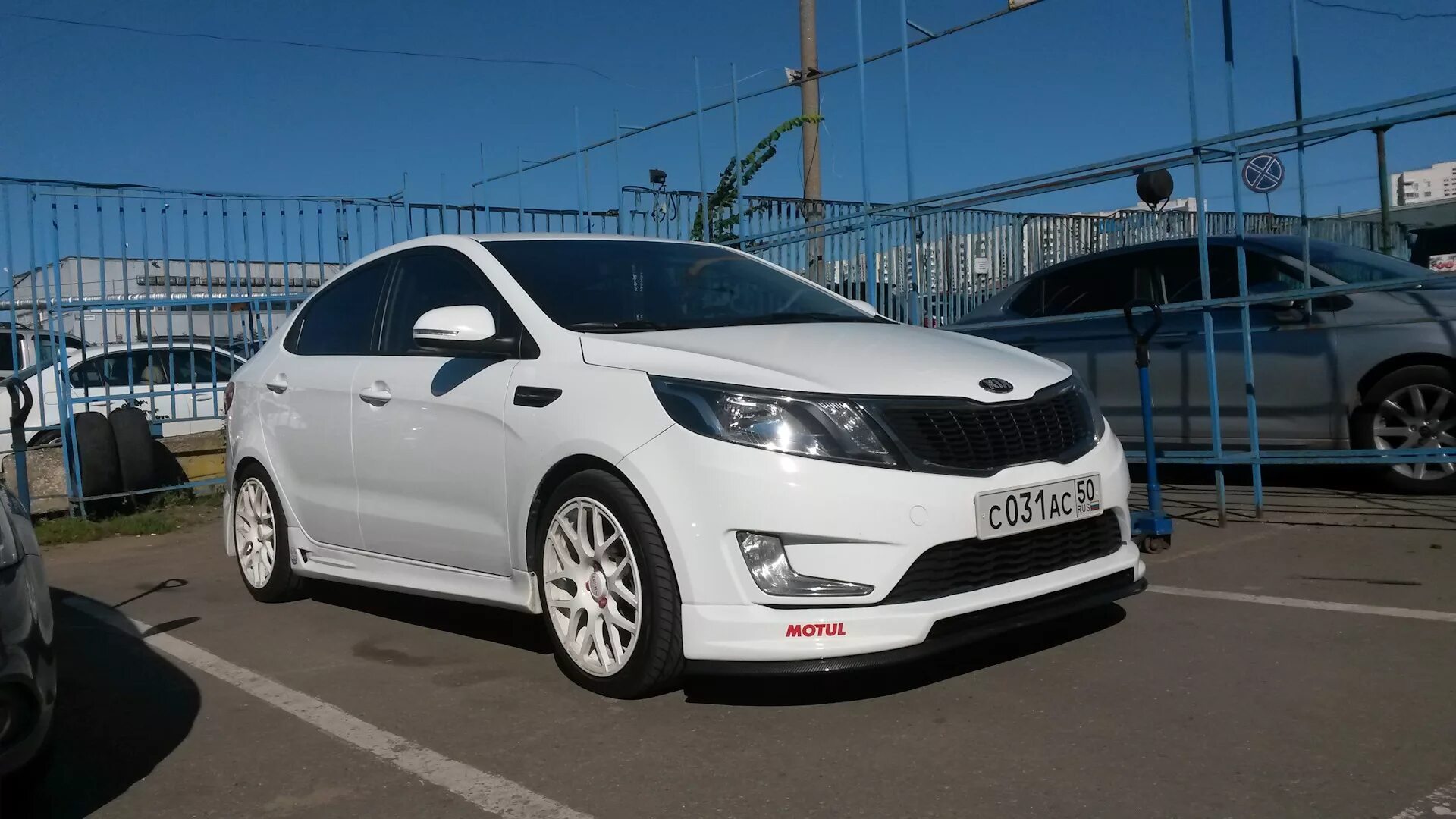 Kia Rio 3 хэтчбек обвес. Киа Рио 2012. Kia Rio 3 спорт. Киа Рио 2012 спорт черная. Тюнингованные рио