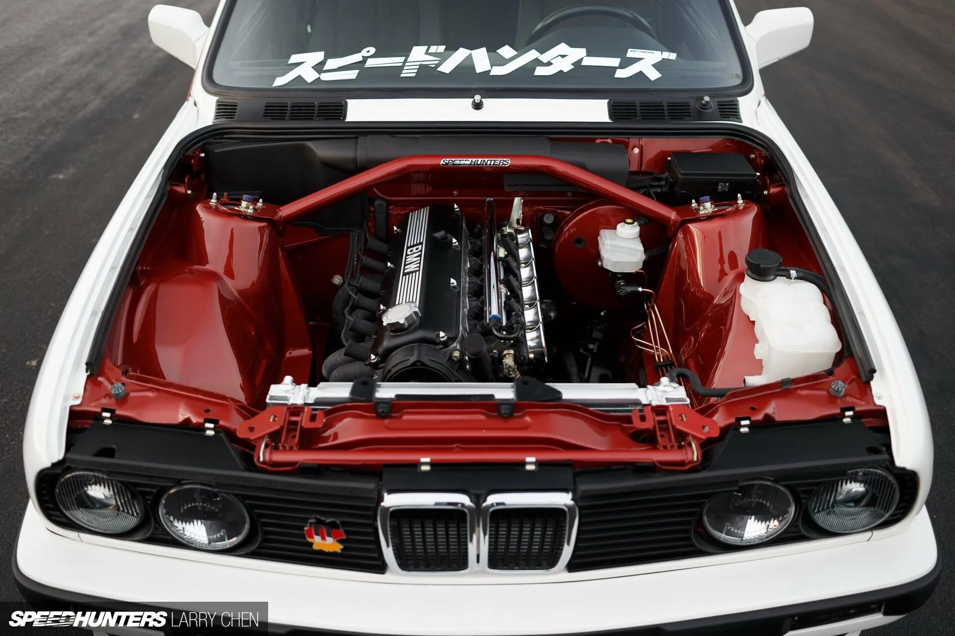 Подкапотка BMW e30. BMW m3 e30. Мотор на BMW e30. БМВ м3 е30 мотор. 3 е мотор