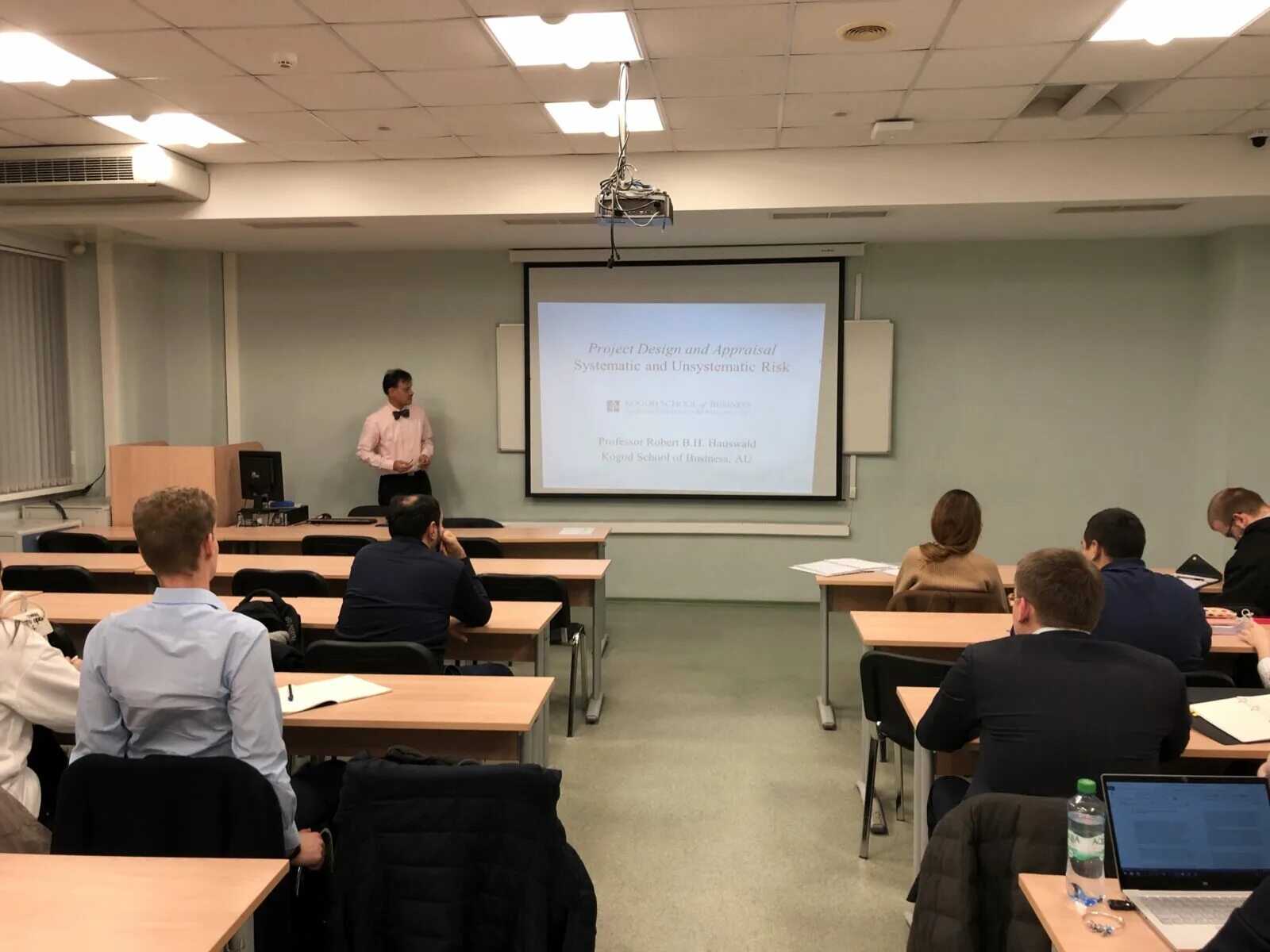 Гимназия мгу. Современные логотипы университетов. Мгу мфти вшэ. Миэм институт. Мгимо москва внутри.