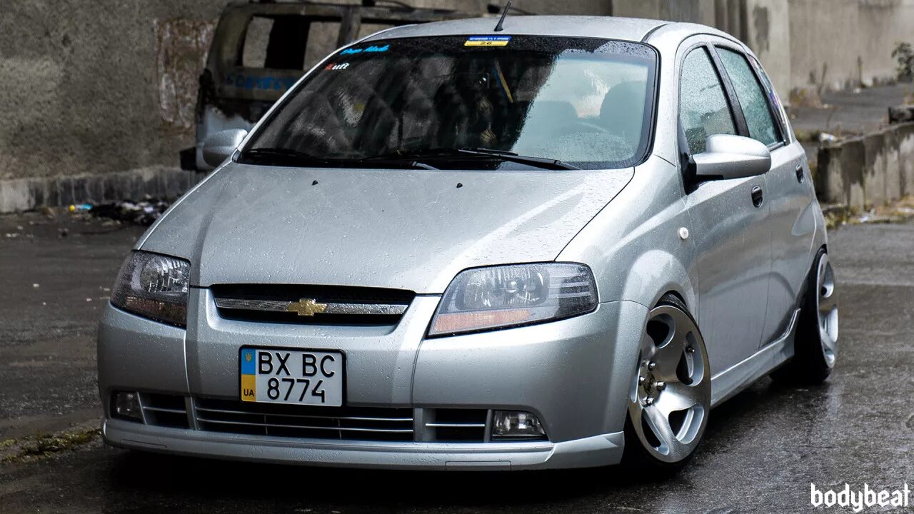 Шевроле авео т200 хэтчбек. Chevrolet Aveo t200 stance. Chevrolet Aveo t200 хэтчбек обвес. Тюнинг Шевроле Авео т200. Chevrolet Aveo t200 хэтчбек тюнинг.