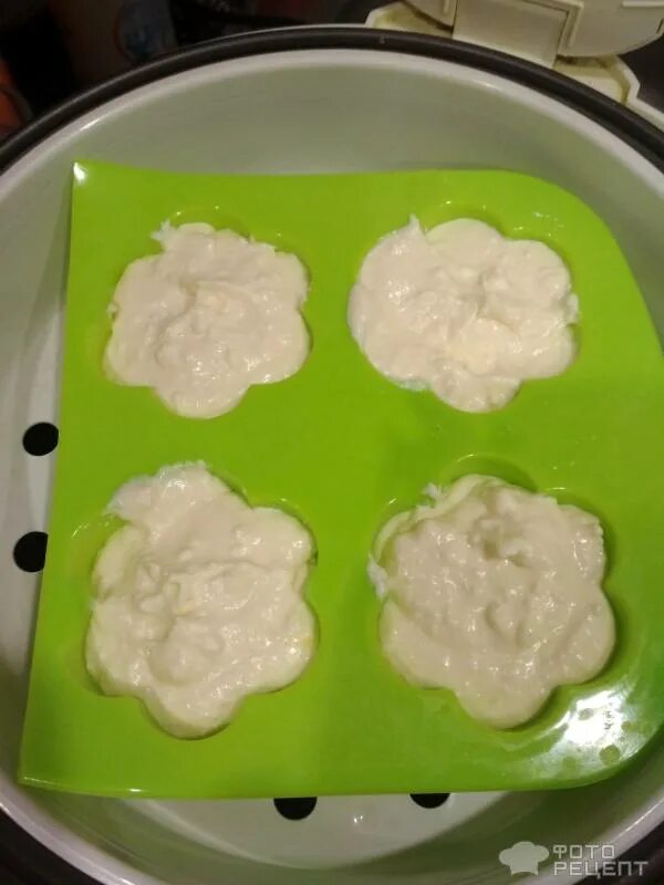 сырники в мультиварке из творога. сырники с манкой. сырники на пару. рецепт сырников на пару в мультиварке. сырники на пару.