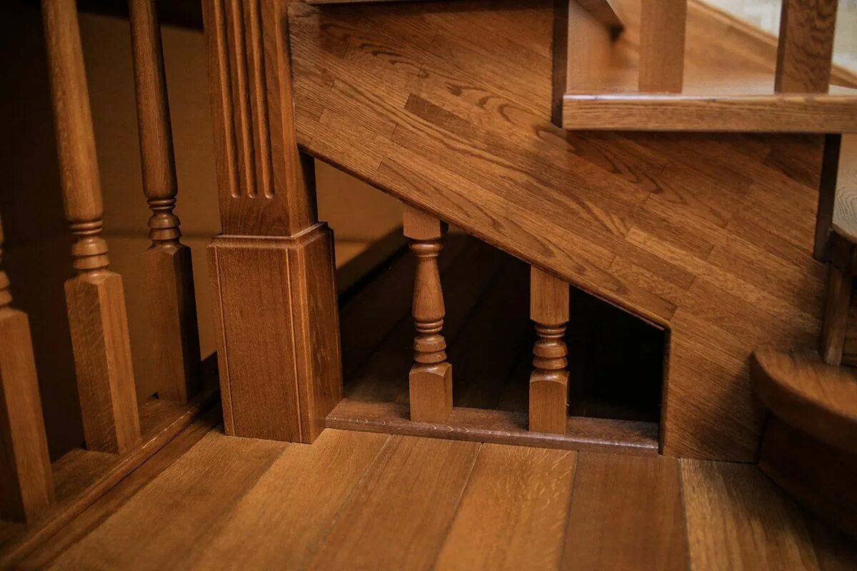 Лестница тетива или косоур. Лестница из дуба. Лесенка деревянная. Балясина деревянная. Тетива 50*300*4000 мм.