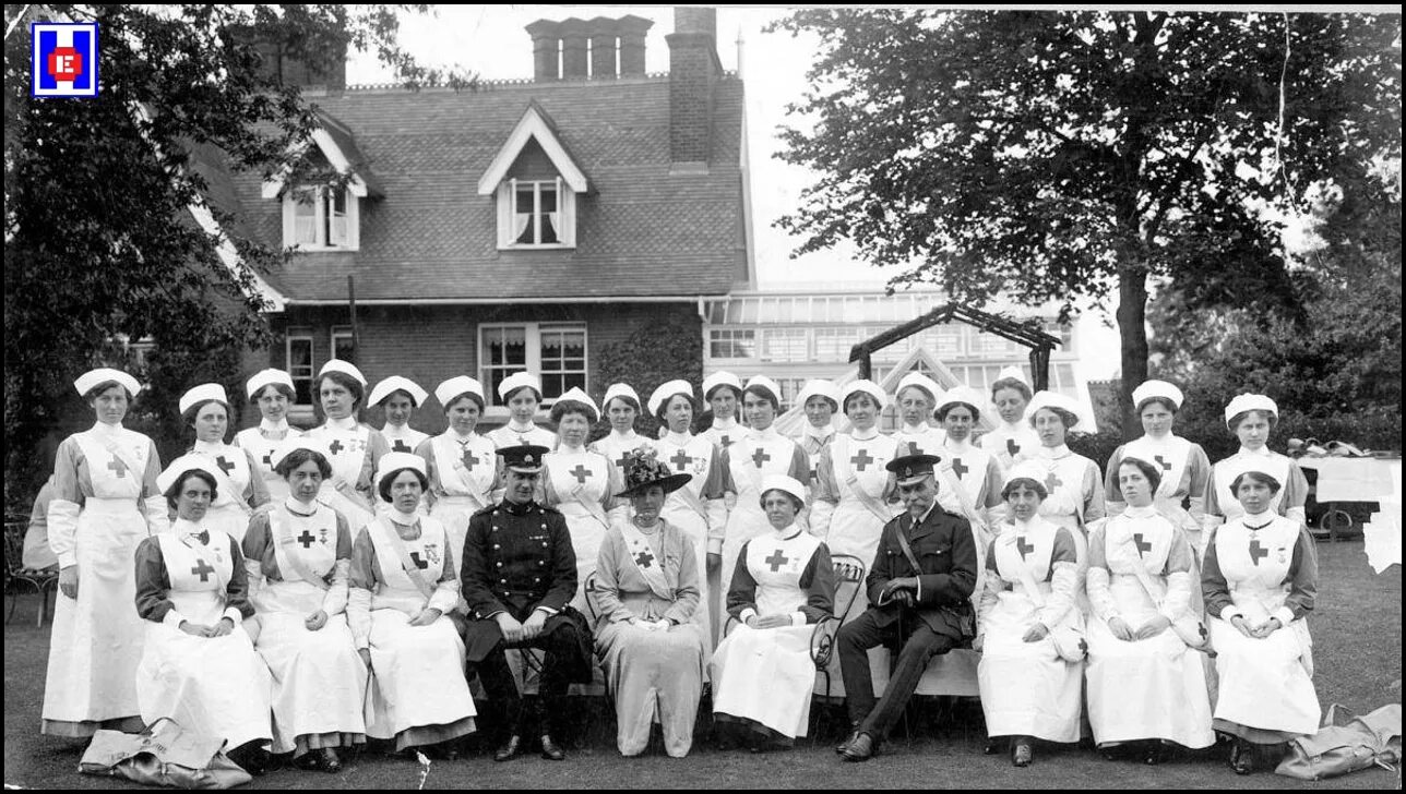 Красный крест первая мировая. Первые медицинские сестры. Первая мировая медсестры Англии. Медицинские сестры на первой мировой войне.