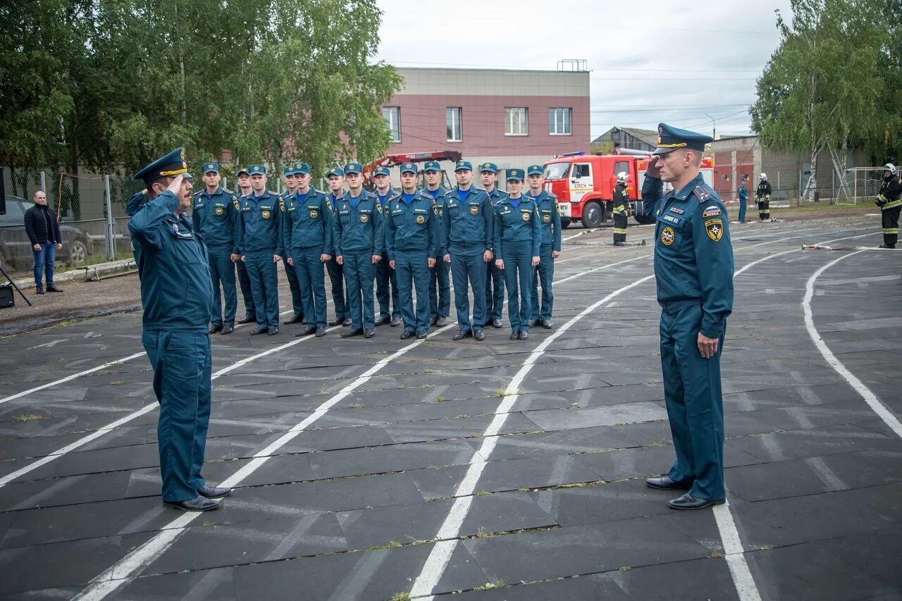 Мчс волгоград. Кировский пожарно-спасательный юридический полицейский колледж. Кирова 9 мчс. Кирова 9 калуга. Кирова 9 мчс.