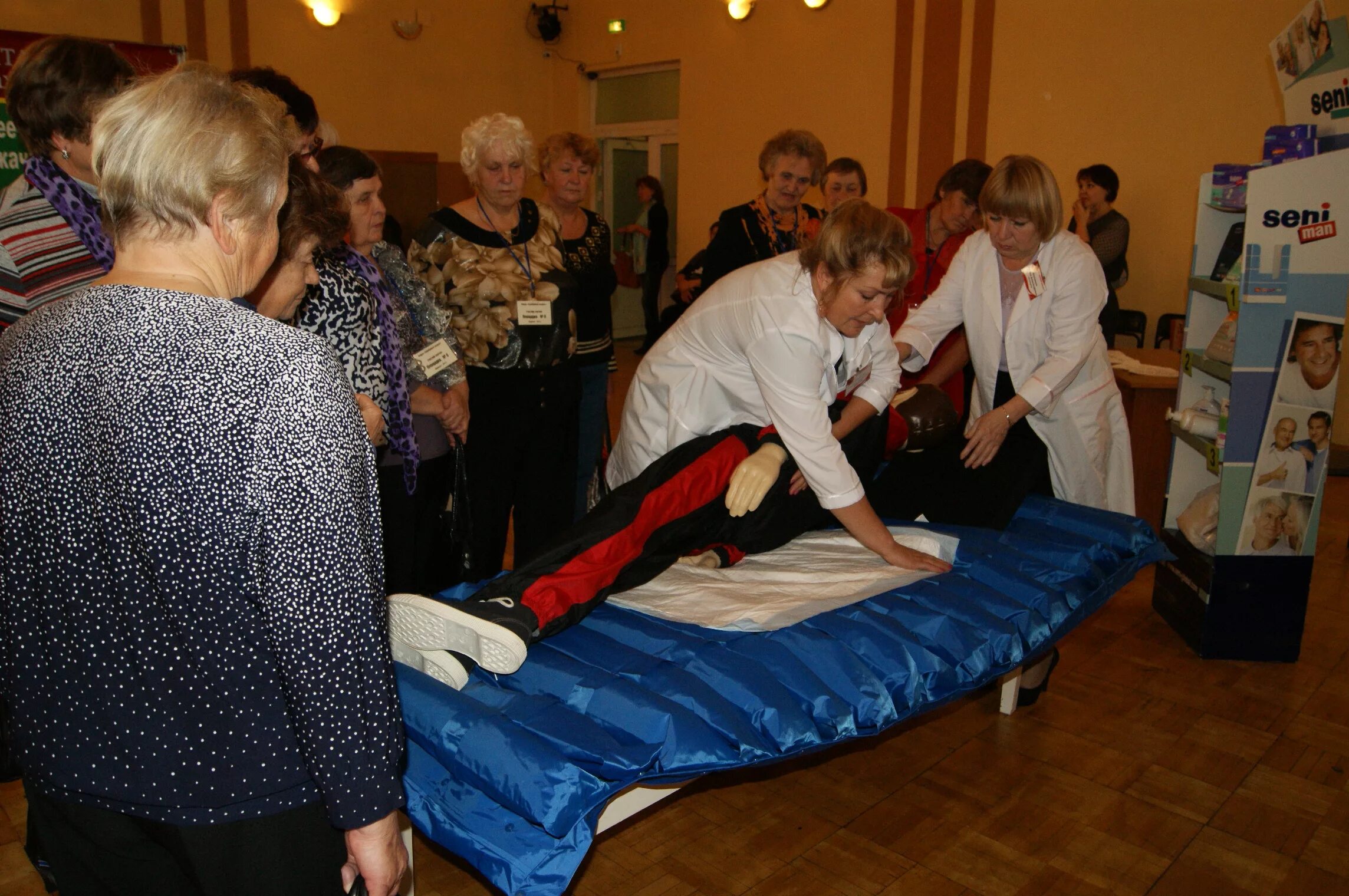 обучение родственников пациента. школа ухода за пожилыми. школа ухода за инвалидами. школа родственного ухода. школа ухода за пожилыми людьми и инвалидами.