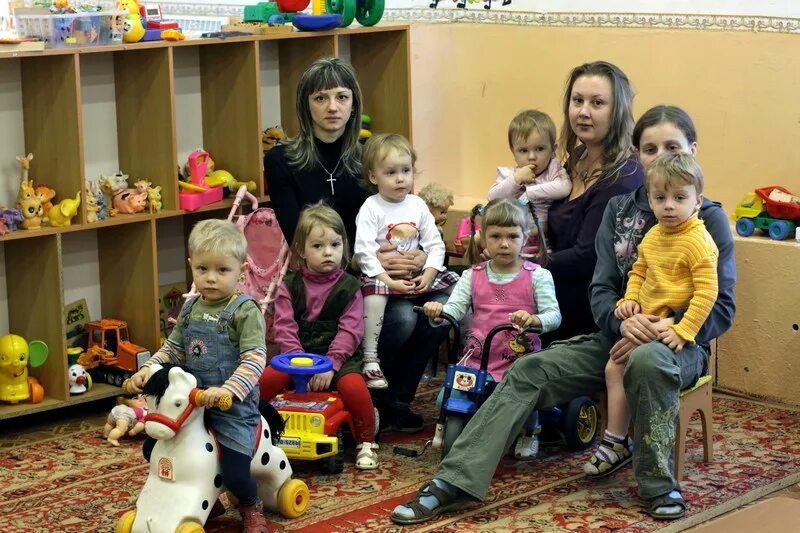 Согласно фз от 24. Воспитательница детдома. Групповые снимки детей в саду. 1998. Баланопостит у ребенка фото.