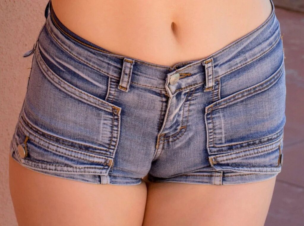 женские попы в джинсах. дырочка девчонок. девушка в джинсах. дырочка девчонок. алекса грейс юная.