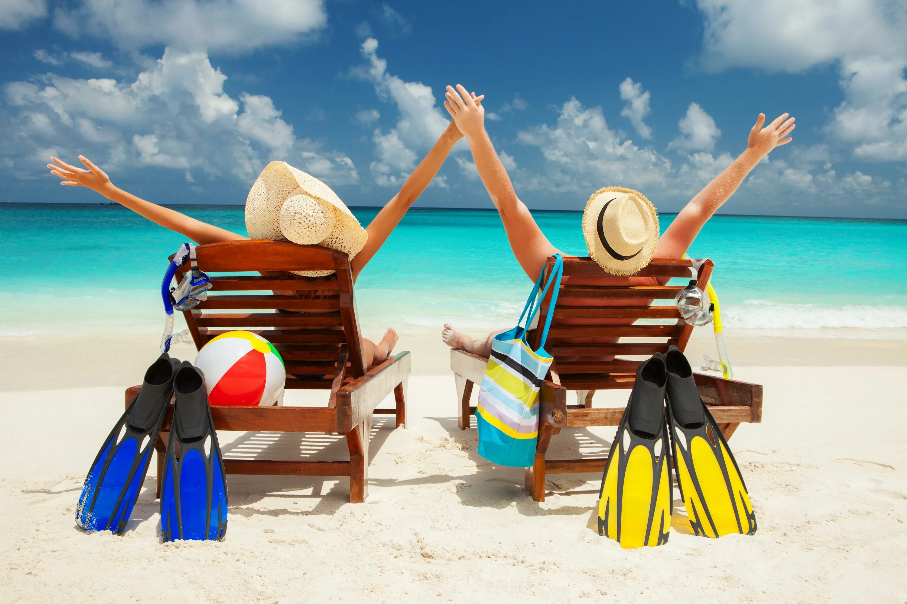Go to the sea. Отпуск у моря. Отдыхающие на пляже. Летом на море. Отпуск море пляж.