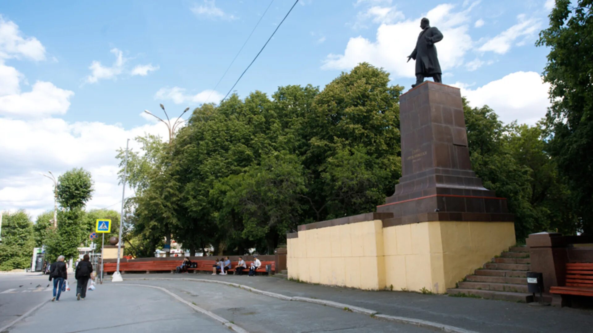 Уралмаш площадь первой Пятилетки. Памятник Серго Орджоникидзе. Уралмаш памятник Серго Орджоникидзе. Памятник Орджоникидзе в Екатеринбурге. Пл первого