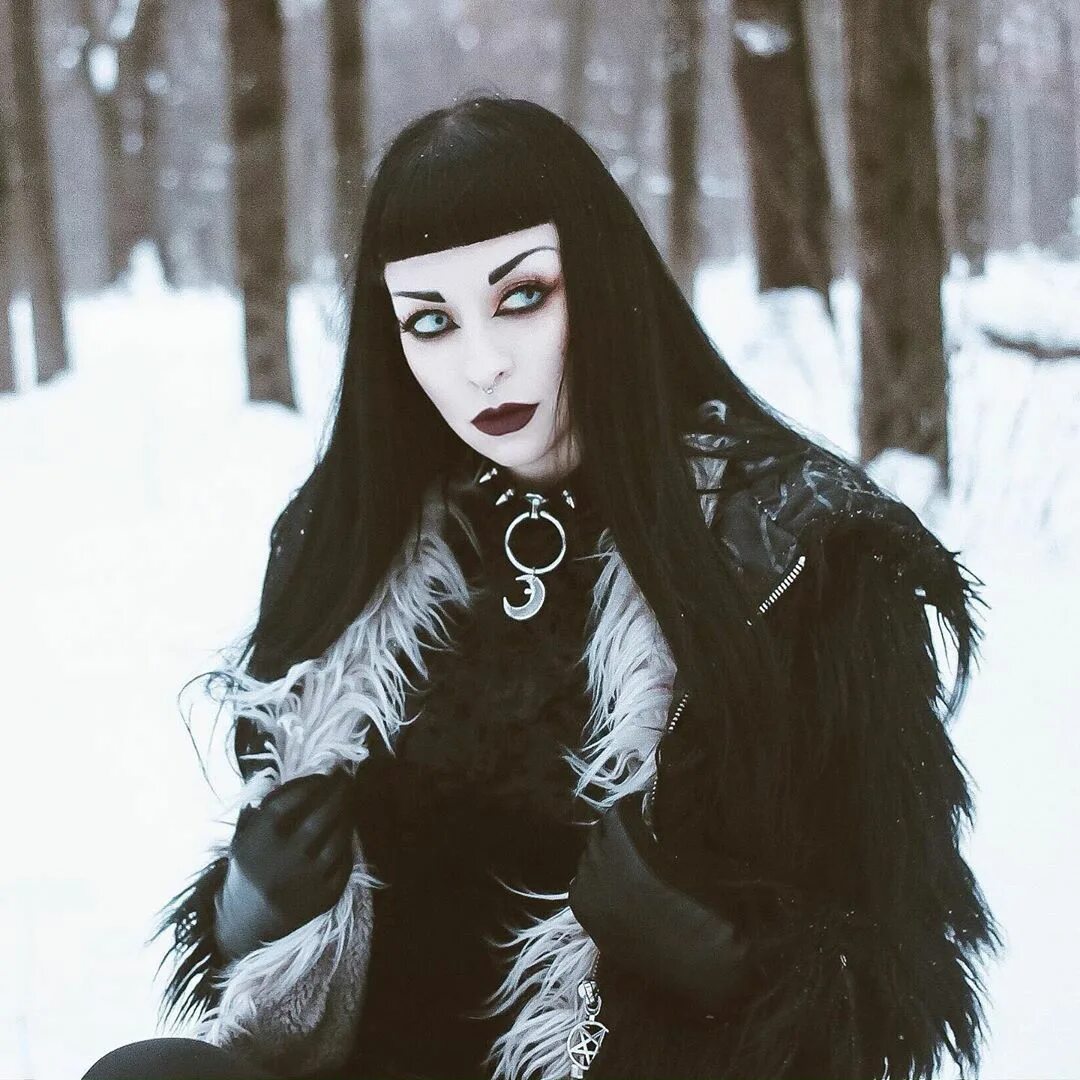 Russia winters are cold. Viktoria Gehénnam Gothic. Русские готы. Готическая романтика. Cold girl Готика.