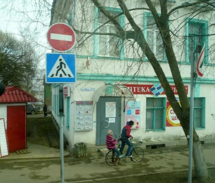 Ремонт новая ладога. Новая ладога больница. ладожская аптека. медпол новая ладога. библиотека новая ладога.