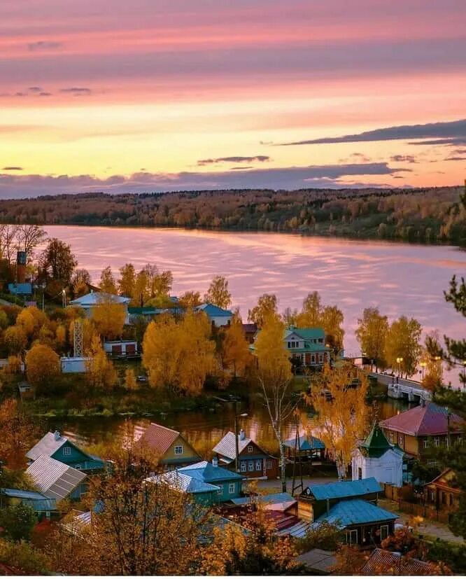 Плёс город. Прест Ивановская область. Плёс на Волге город. Городок Плес на Волге.