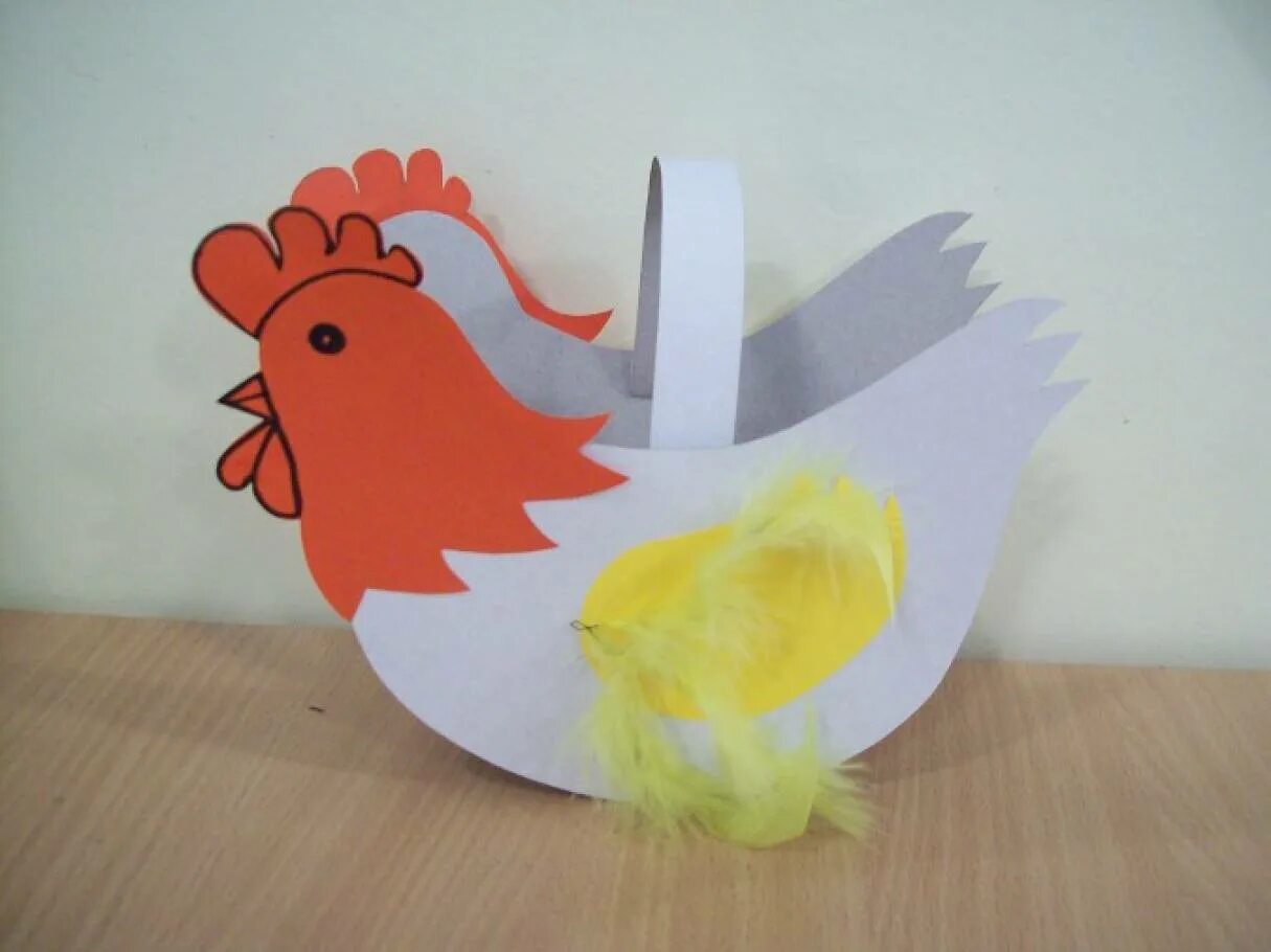 Бумажные курочки. Поделка Курочка из бумаги. Курица из бумаги к Пасхе. Пасхальная Курочка из бумаги. Пасхальная курица из картона.