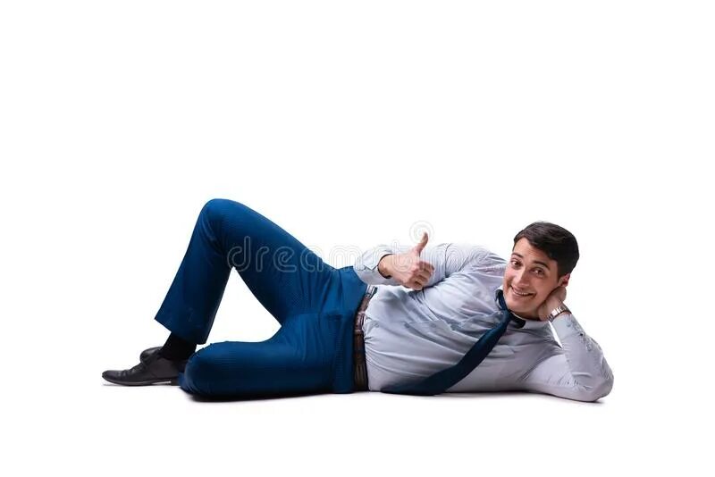 Бизнесмен лежит. Бизнесмен на диване. Бизнесмен лежит. Бизнесмен лежит. Пиджак лежит на кровати.