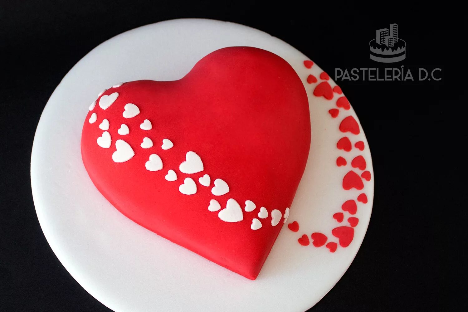 Торт с поцелуем. Торт в виде сердца. Форма для торта "сердце". Торт с сердечками. Торт в виде сердечка.