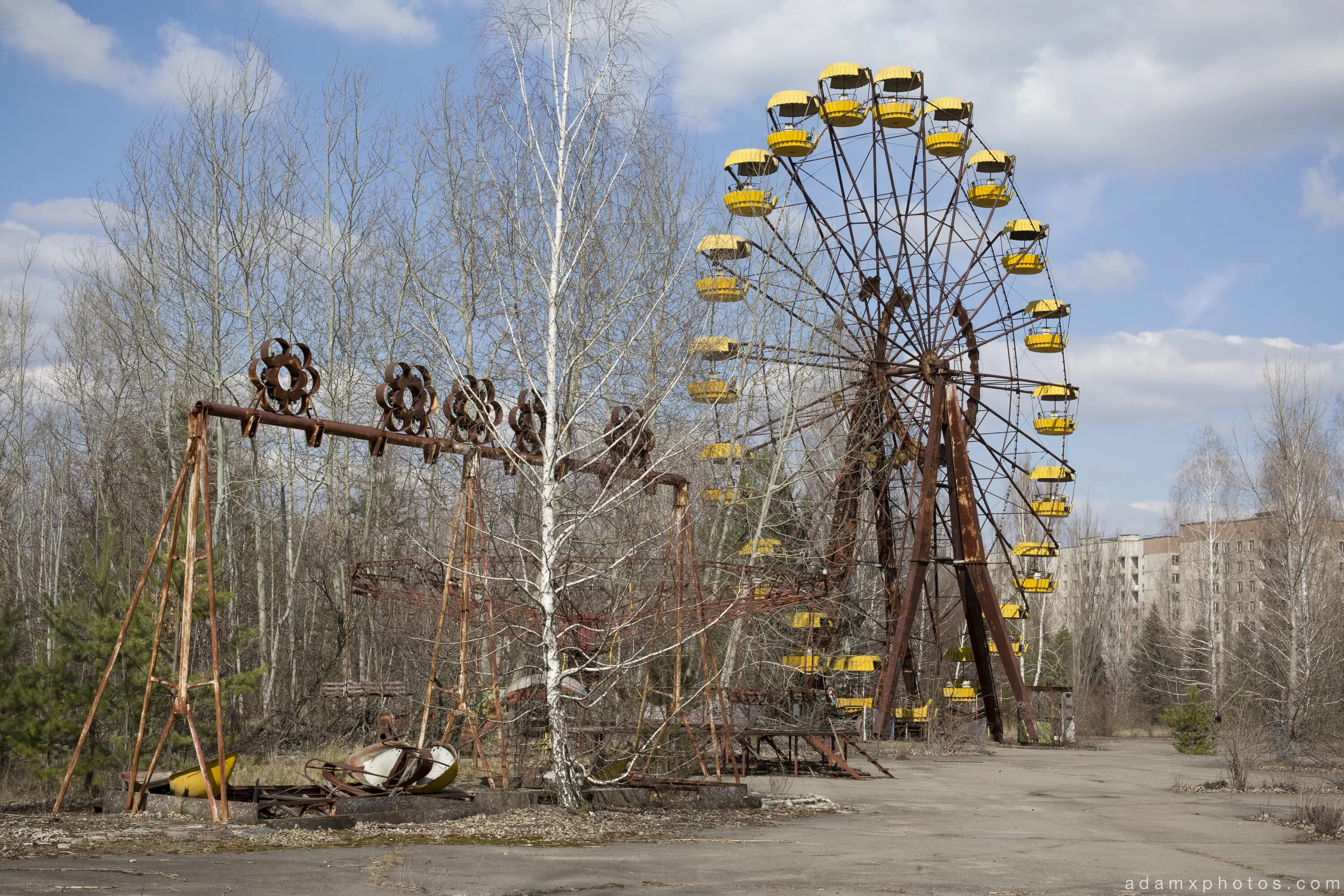 Pripyat chernobyl. Колесо обозрения Припять. Чернобыль город Припять. Припять город призрак. Припять 1995 парк.