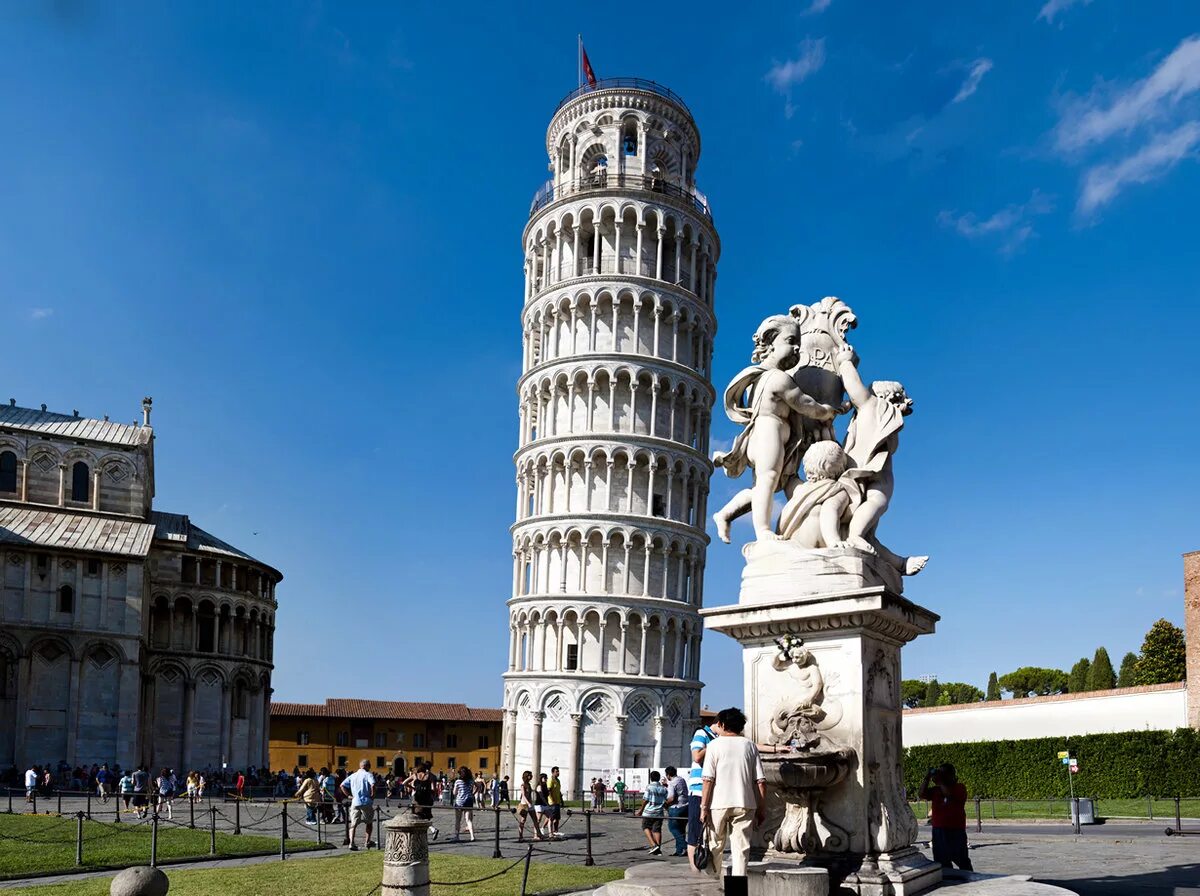 Город где башня. Пизанская башня Италия. Пизанская башня фото. Колизей и Пизанская башня в Италии. Пизанская башня ЮНЕСКО.