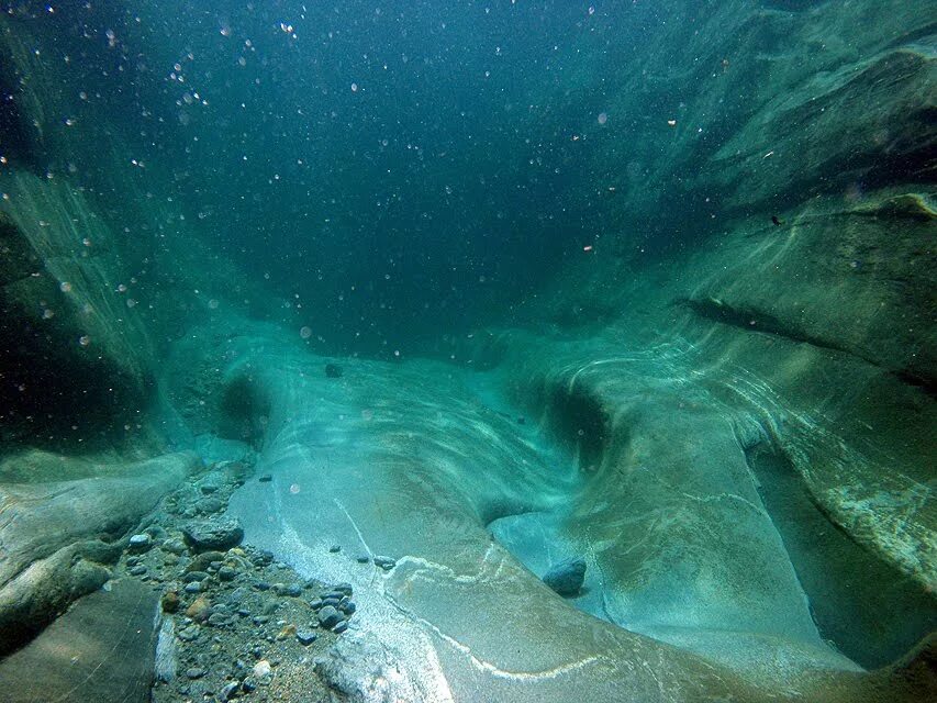 Река Верзаска. Подводные реки. Дно реки. Глубокие воды.