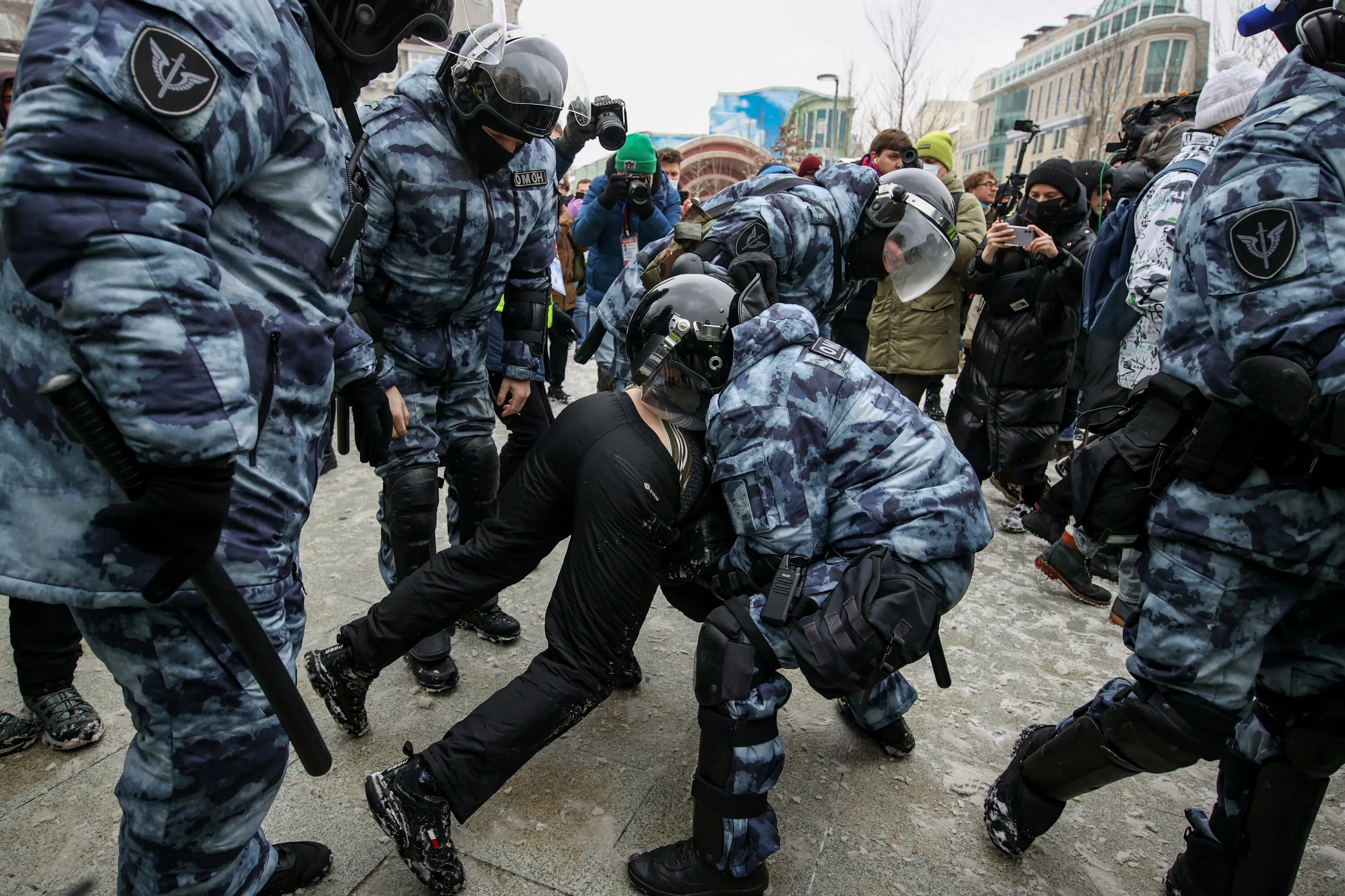 Омон много. Протесты в Москве.