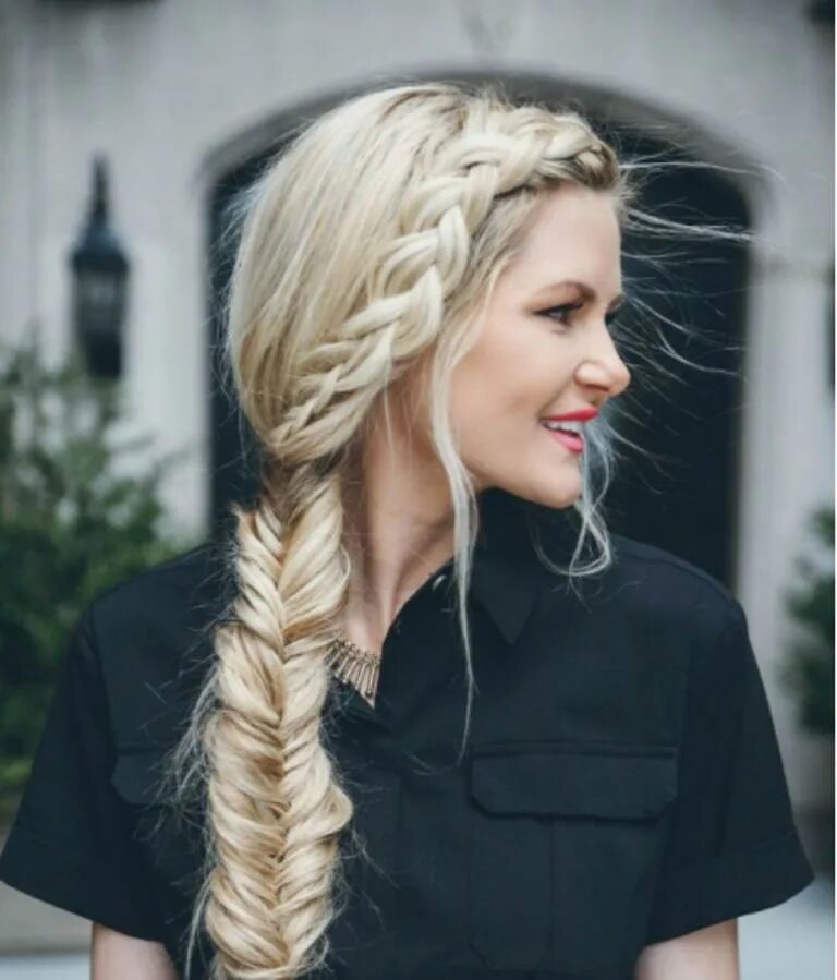 Французские косы дракончики. Модные прически с косичками. Модные косички. Модное плетение на длинные волосы. Прически косы на длинные волосы.