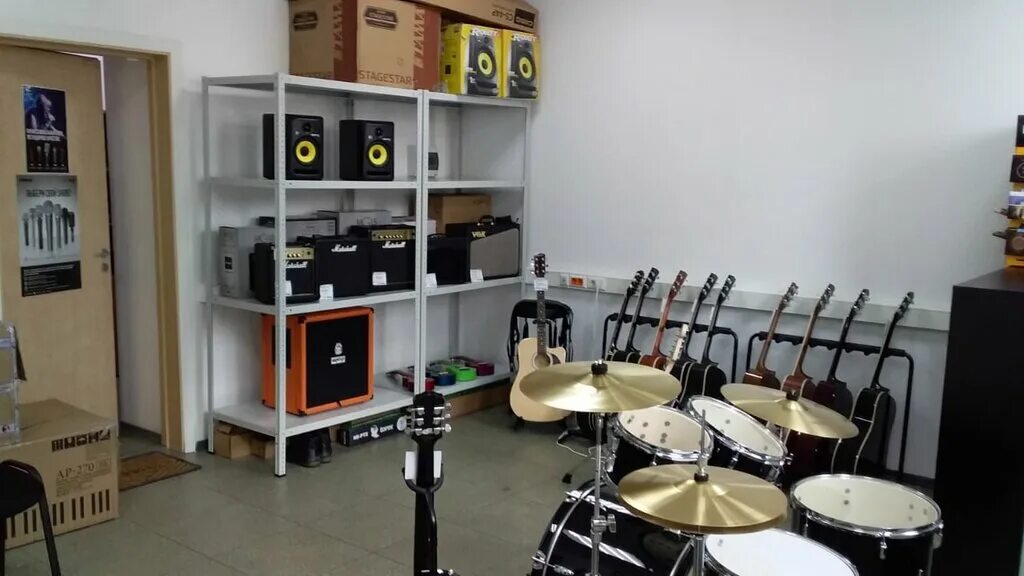 магазин музыкальных инструментов. музыкальные магазины мира. мир музыки магазин. магазин музыкальных инструментов интерьер. магазин музыкальных инструментов.