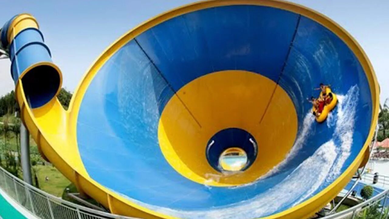 Горка цунами в аквапарке банановая республика. Горки в аквапарке абу даби. Аквапарк пороро милана. Лимпопо екб горки. Самые крутые водные горки.