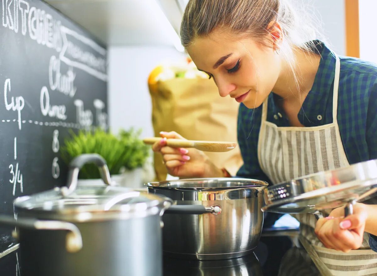 True cooking. Готовка на кухне. Девушка готовит. Хобби готовка. Процесс приготовления еды.