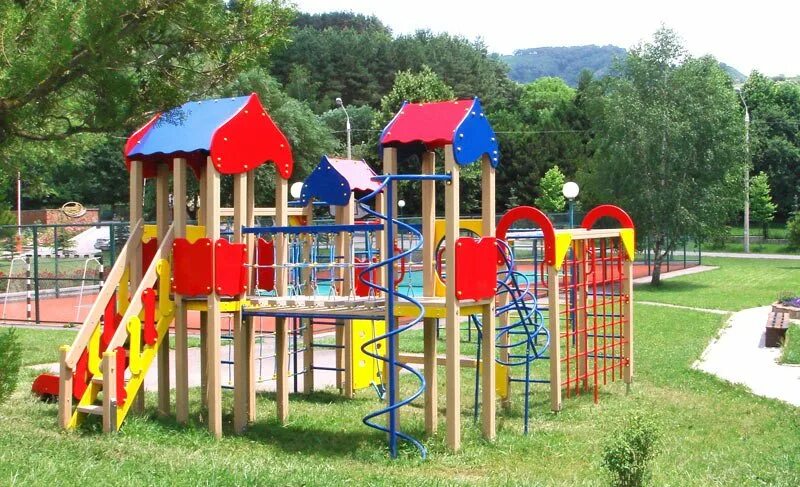 кисловодский парк детская площадка. кисловодск детская площадка лукоморье. детская площадка в парке кисловодска. кисловодск детская площадка. кисловодск парк детская площадка.
