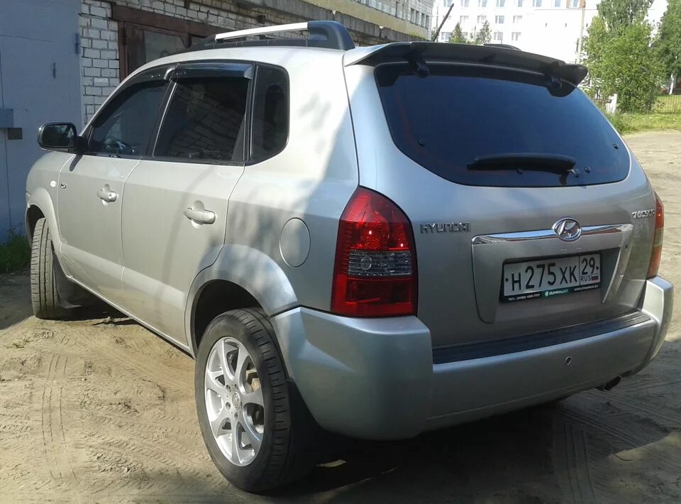 Hyundai Tucson 2008. Спойлер Hyundai Tucson 2008. Задний спойлер Hyundai Tucson 2008. Hyundai Tucson 1 JM спойлер. Двери туксон купить