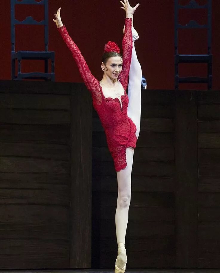 Балерина сколько лет. Балерины жизель кордебалет. Балерина сколько лет. Hannah балерина. Всемиррныйдень балета.