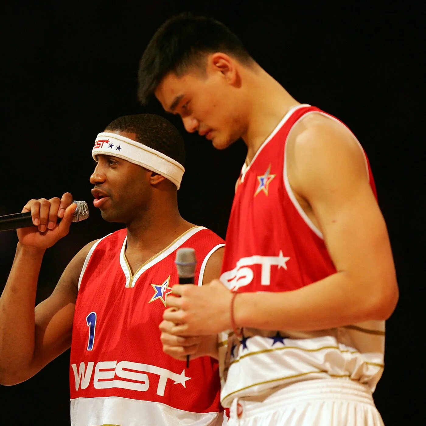 Yao ming. Яо мин. Яо минг рост. Яо мин баскетболист. Китайский баскетболист Яо мин рост.