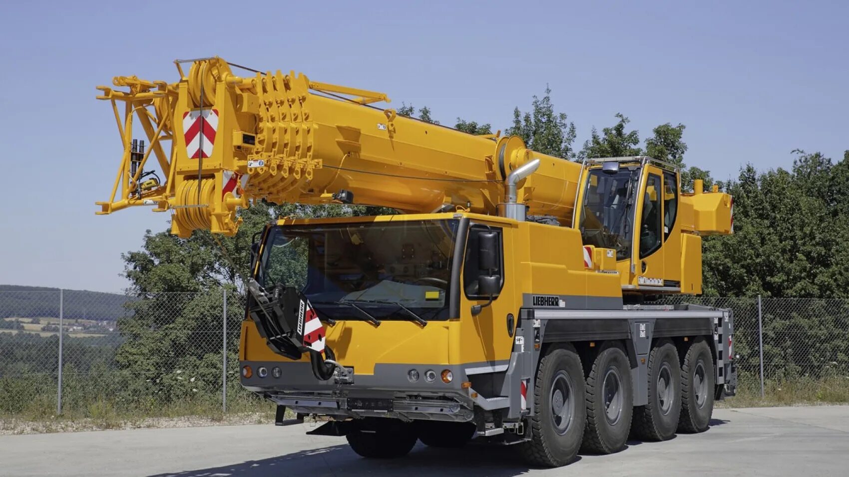 Аренда тн. Liebherr LTM 1070-4.2. Liebherr LTM 1100-4.2. Автокран Liebherr LTM 1070 70 тонн. Liebherr LTM 1100-2.1.