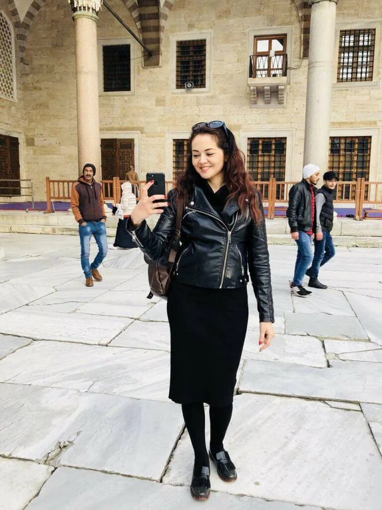 Стамбул сейчас для туристов. Стильные турчанки. Как одеваться в стамбуле. Стамбул люди. Турецкая уличная мода.