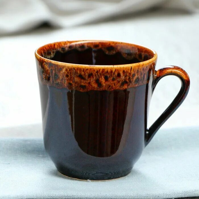 кружки коричневого цвета. кружка коричневая. чашка коричневая. коричневые чашки. кружка коричневая.