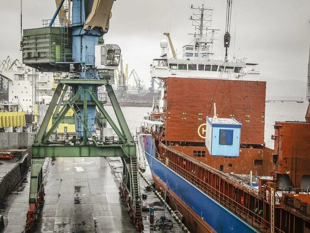 Мкар ру в мурманске морские специальности свежие. Морской торговый порт Тикси. Торговый порт Мурманск. Морской порт Мурманск. ММТП Мурманск.