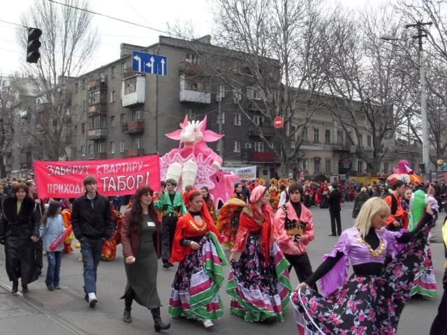 Юморина-джавелина. Юморина фото. День дурака в англии. Одесские праздники. Одесские праздники.