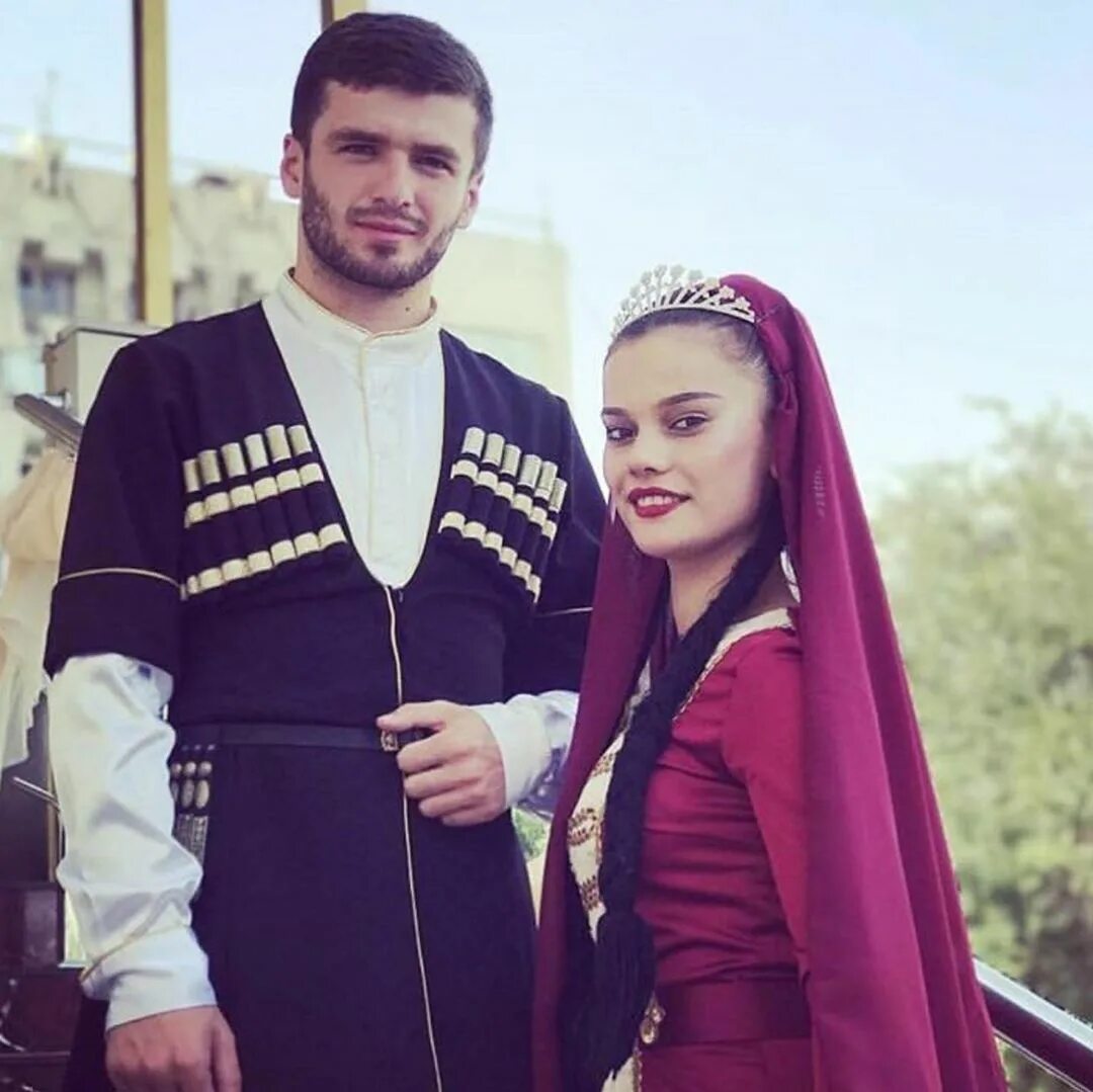 Лезгины народ кавказа. Национальный костюм лезгин лезгин. Национальная одежда лезгин. Горцы дагестана годекан. Кавказские танцы девушки.