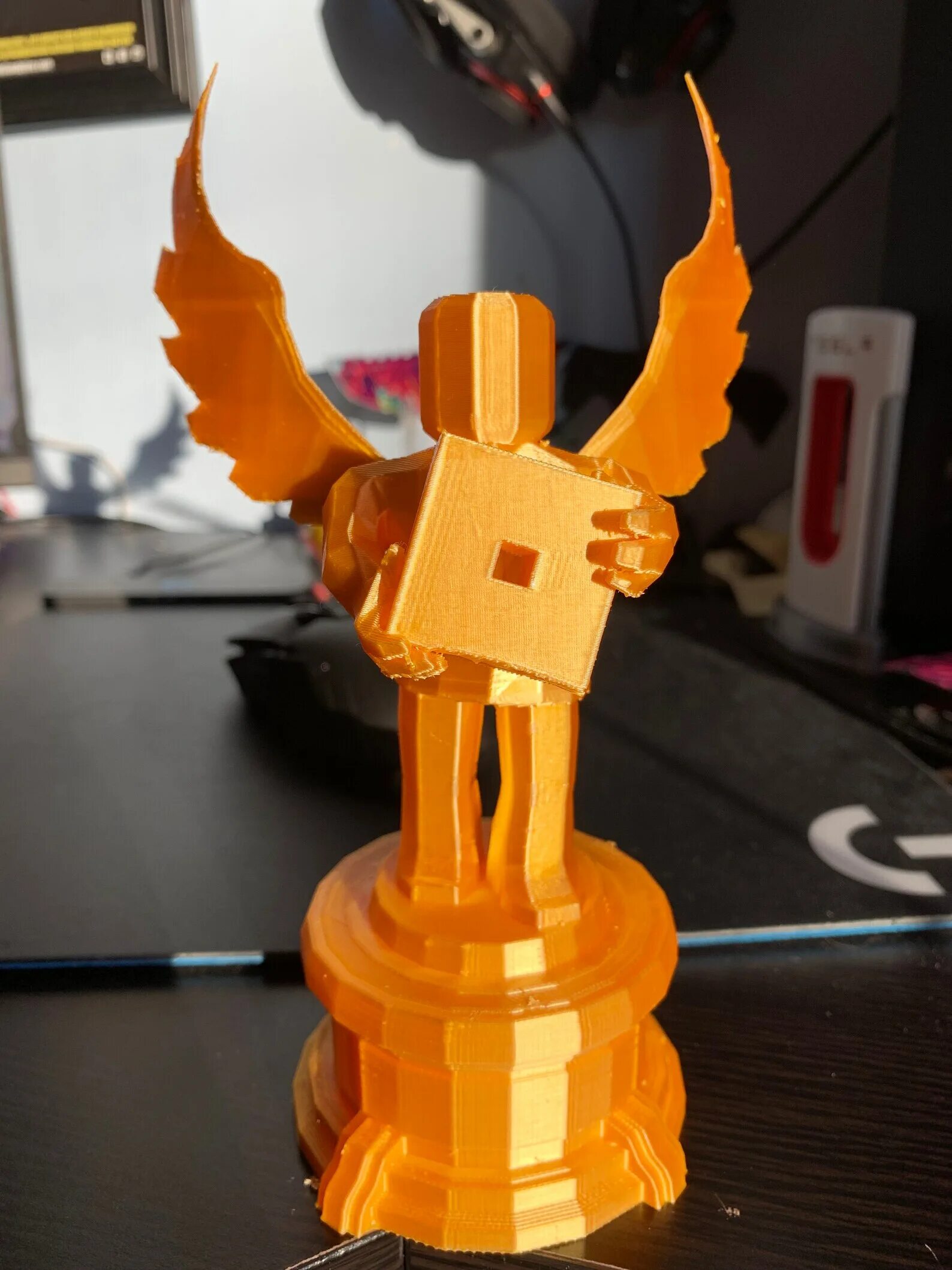 Roblox award. Премия Bloxy. Bloxy Award 2019. Что такое Bloxys в РОБЛОКС. Фигурка РОБЛОКС блокси.