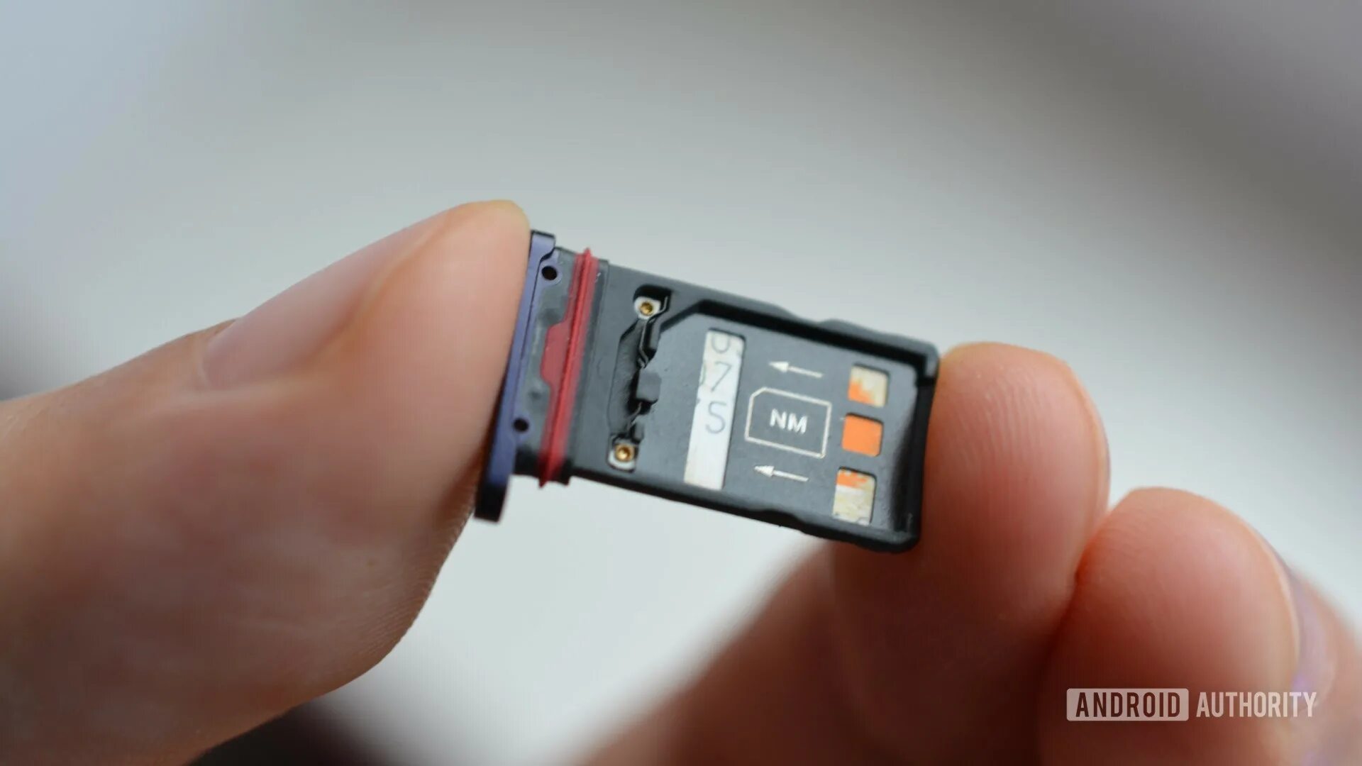Смартфон с поддержкой e sim. Nano sd vs microsd. huawei mate 2 slot sd. dual sim как выглядит. dual sim.