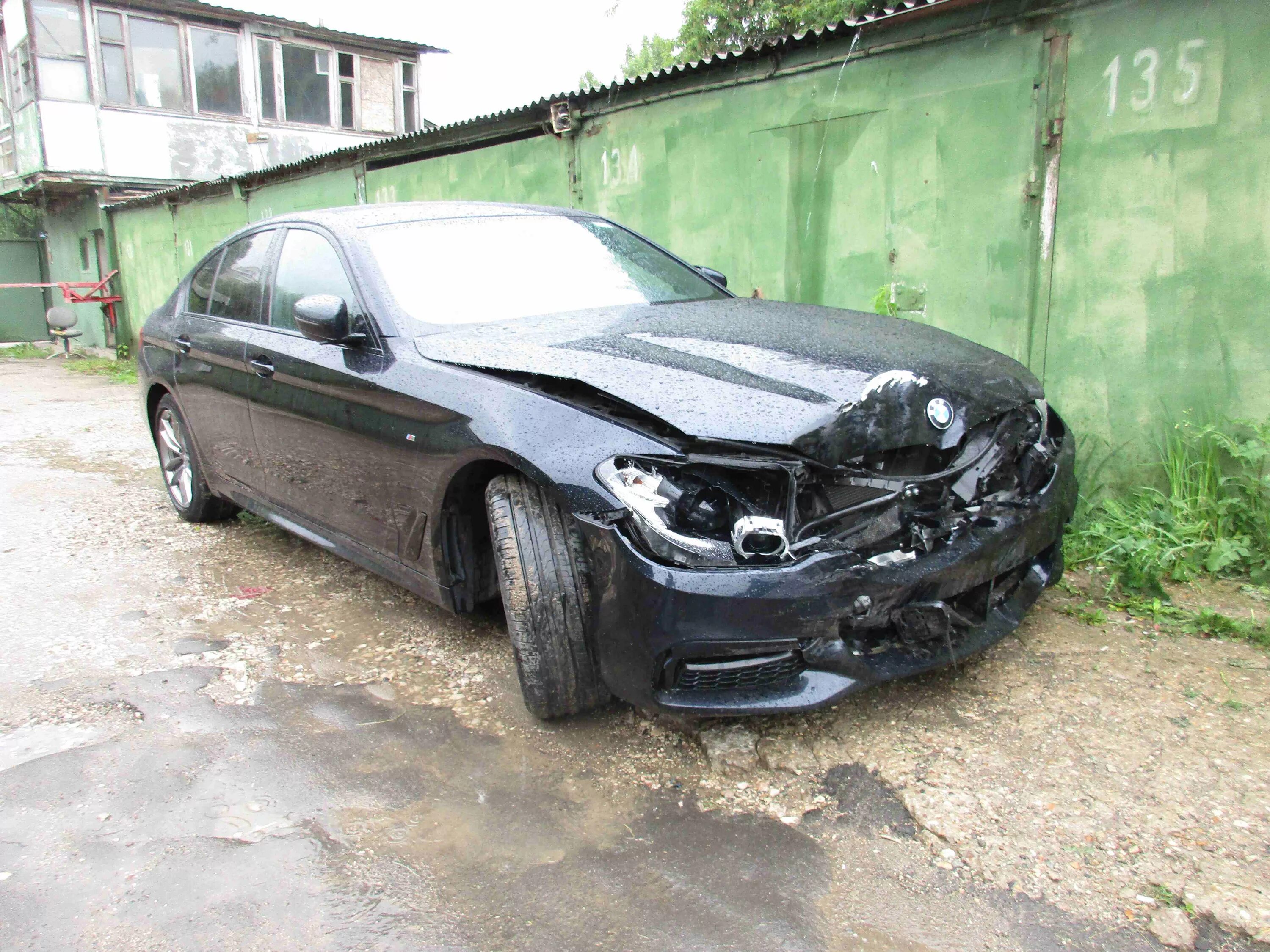 Ремонт поврежденного автомобиля. Автомобиль после ДТП. Поврежденный автомобиль. Авто после аварии. Авто после тотала.