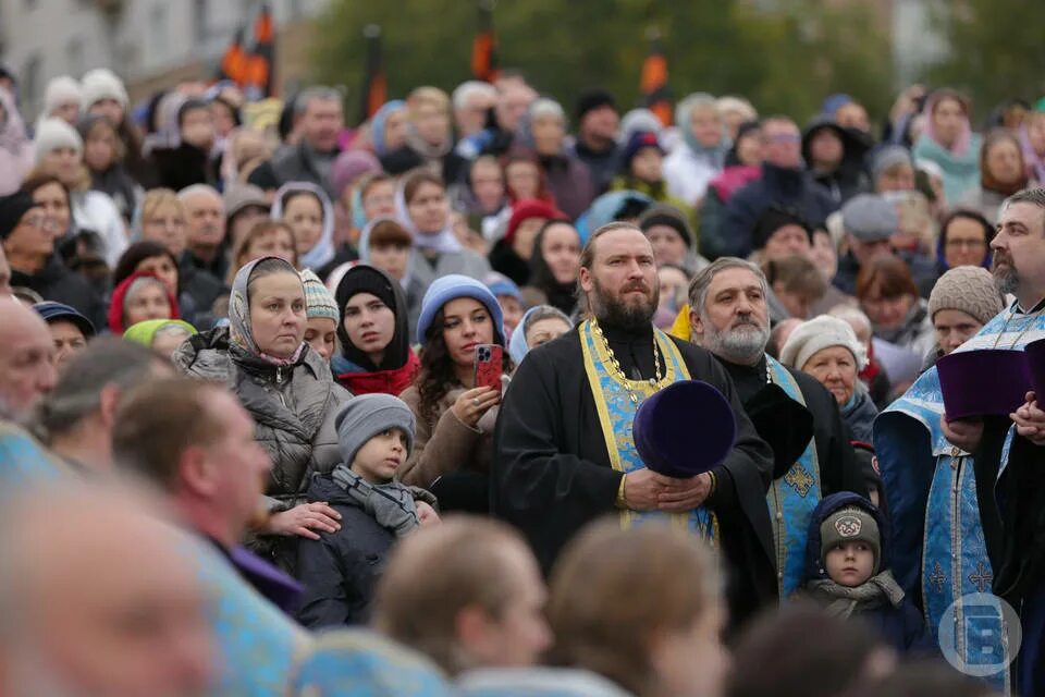 Крестный ход в белгороде 2024 видео. Крестный ход Волгоград. День народного единства фото. С праздником народного единства Волгоград. В Ярославле прошел крестный ход в честь дня народного единства.