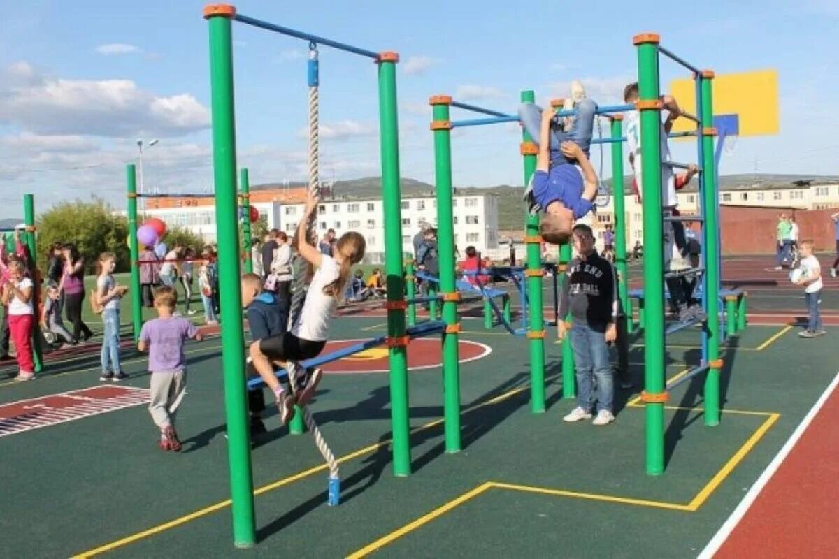 Спортивные детские площадки в детском саду. Улан-удэ спортивные площадки. Проект спортивной площадки. Спортивная площадка с тренажерами. Ремонт спортивной площадки.